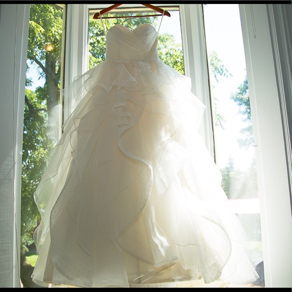 Hayley Paige “Sophie” wedding dress. Sample size - Picture 4 of 7